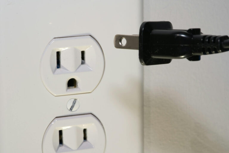 Suited electrical plug for plug point